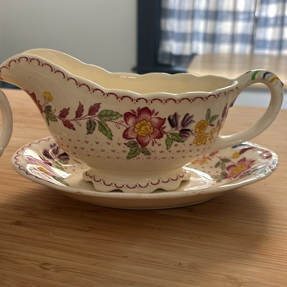 Mason’s ‘Arbor’ Gravy Boat with Saucer & creamer